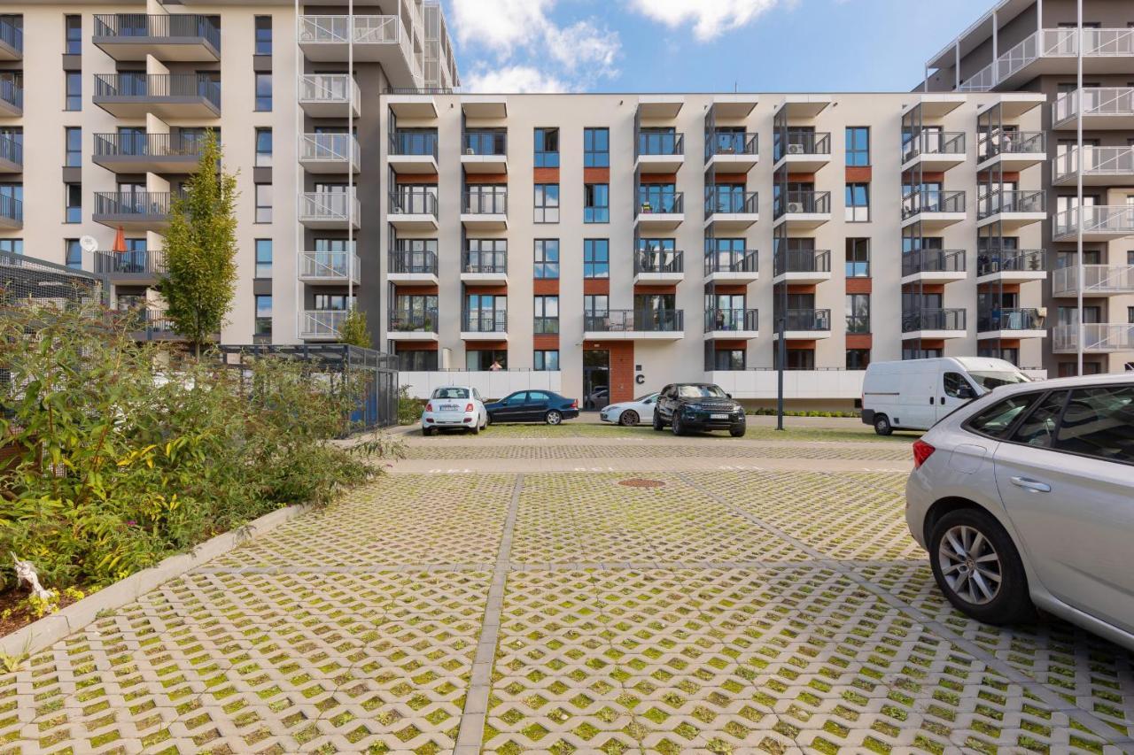 Apartment With Balcony & Parking Near Manufaktura Lodz By Renters Prestige Exterior photo